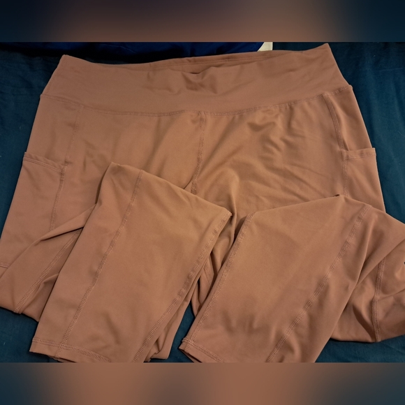 Assorted Activewear Leggings - Picture 2 of 5